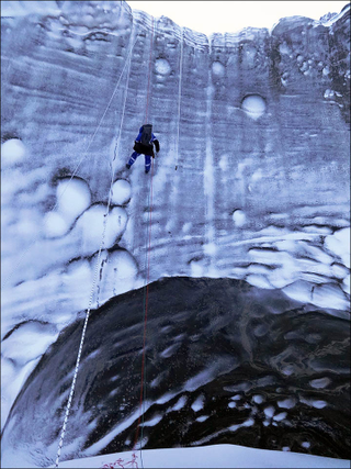 Illustration for article titled Scientists reveal amazing pictures inside mysterious Siberian hole